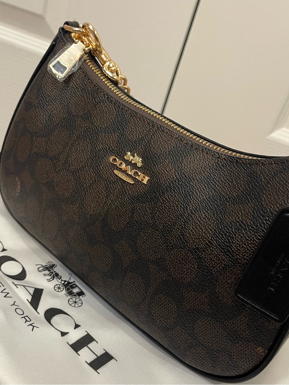 Coach Signature Canvas Black Gold Shoulder Crossbody Bag BNWT - Picture 3 of 6